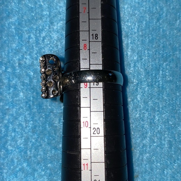 BOW rhinestone silver tone ring size 9 - Picture 4 of 4